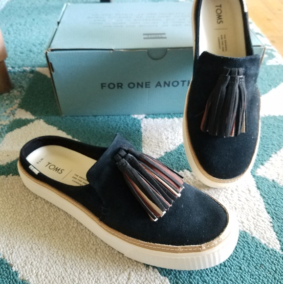 SOLD 》NEW!《Toms Black Suede Tassel Sunrise Mule - Picture 2 of 7